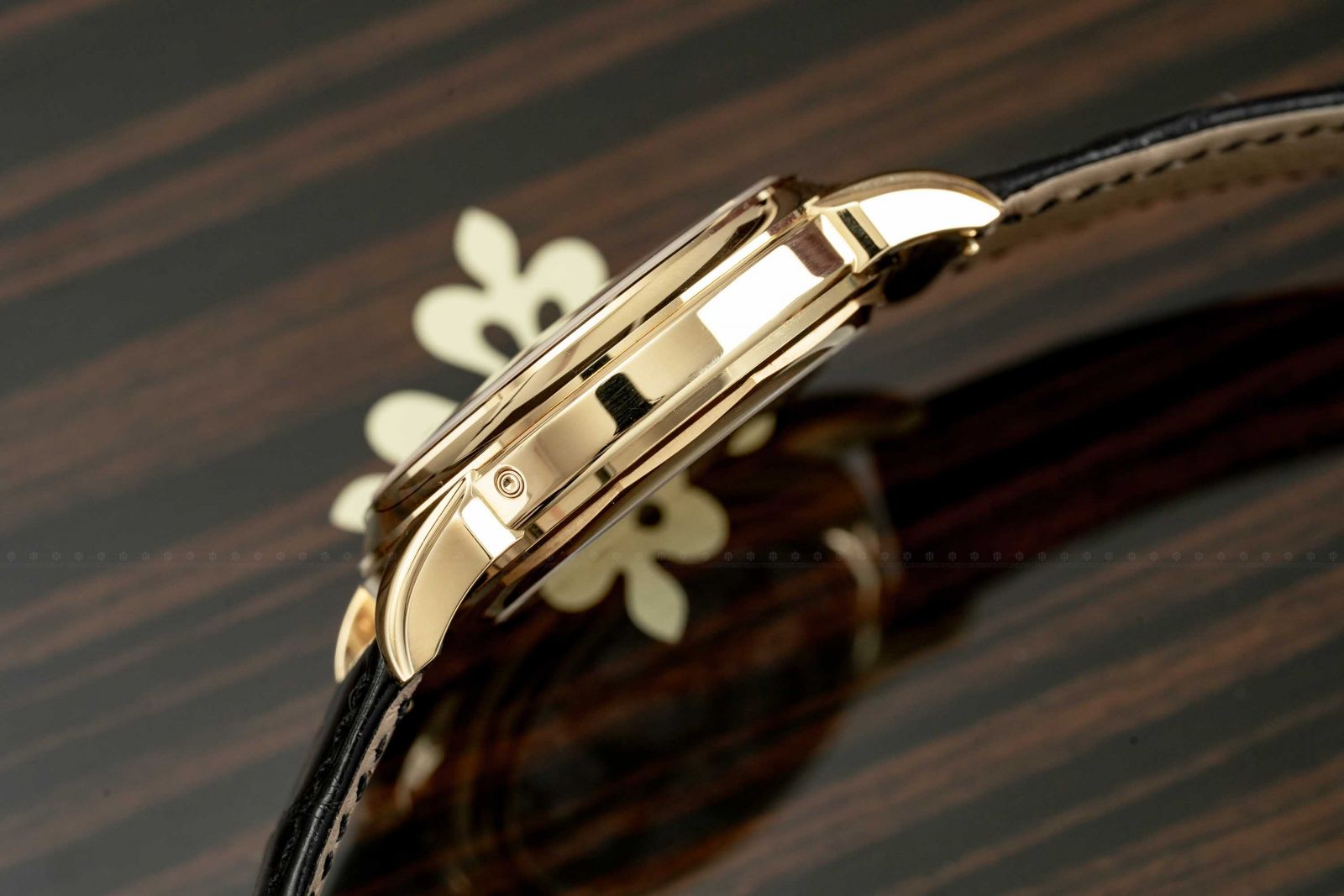 TA LUXURY WATCH